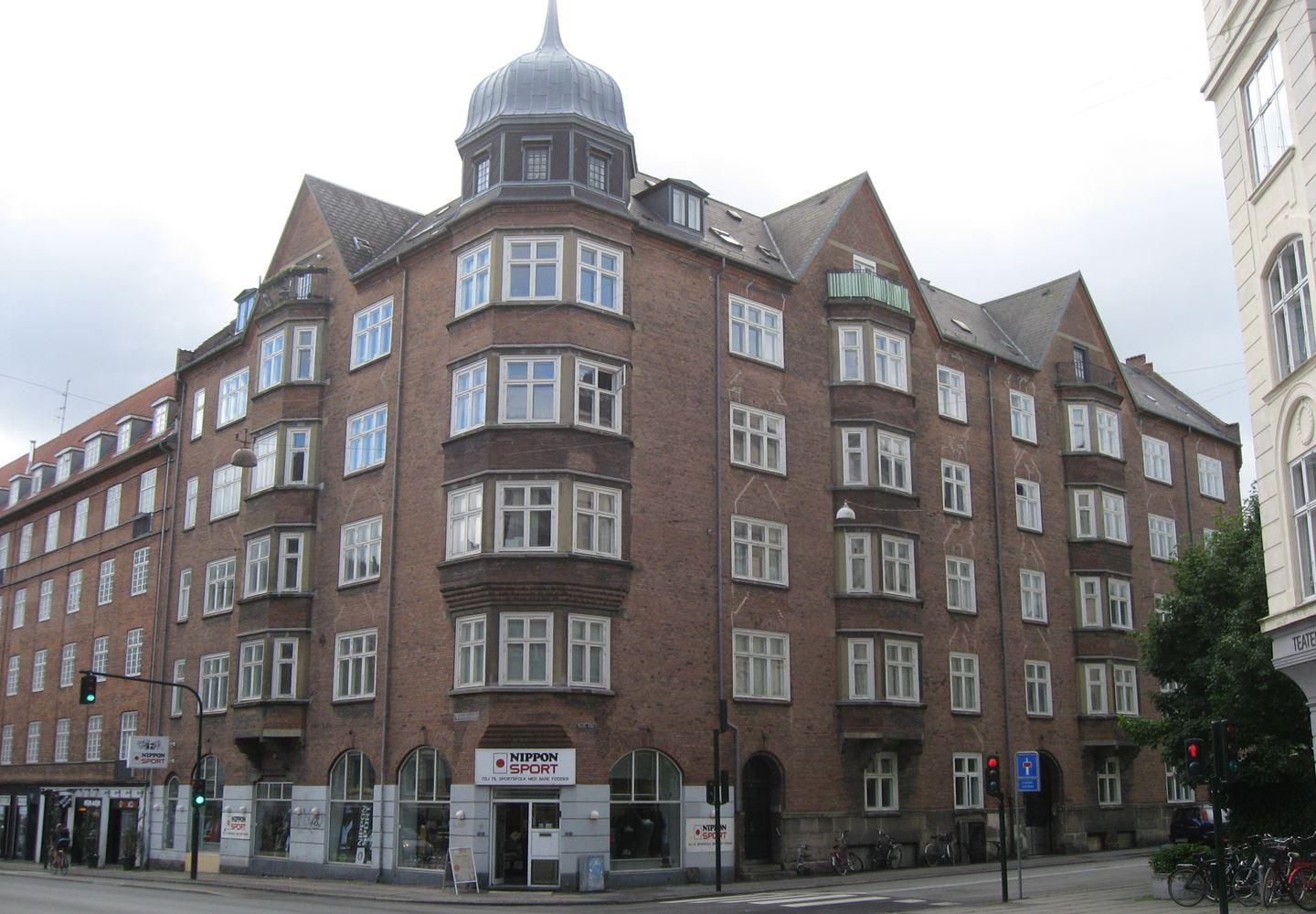 Halls Alle 1, 1802 Frederiksberg C